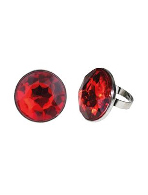 anello con pietra rossa