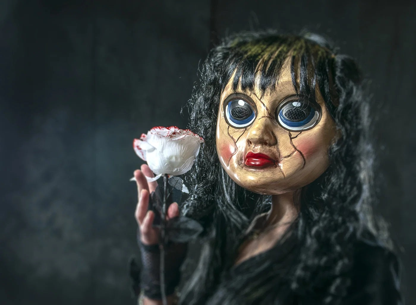Maschera Bambola Horror Sally Triste con Capelli Neri Creepy Halloween