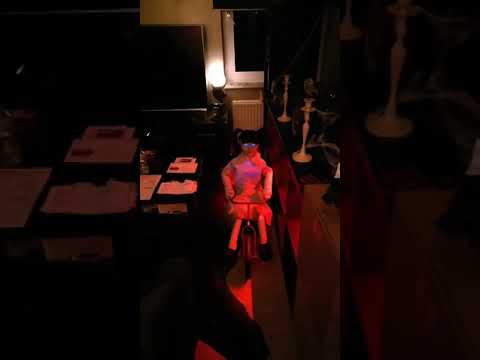Bambina Fantasma Horror su Bicicletta con Luce Suono e Movimento Animatronica alto 90cm